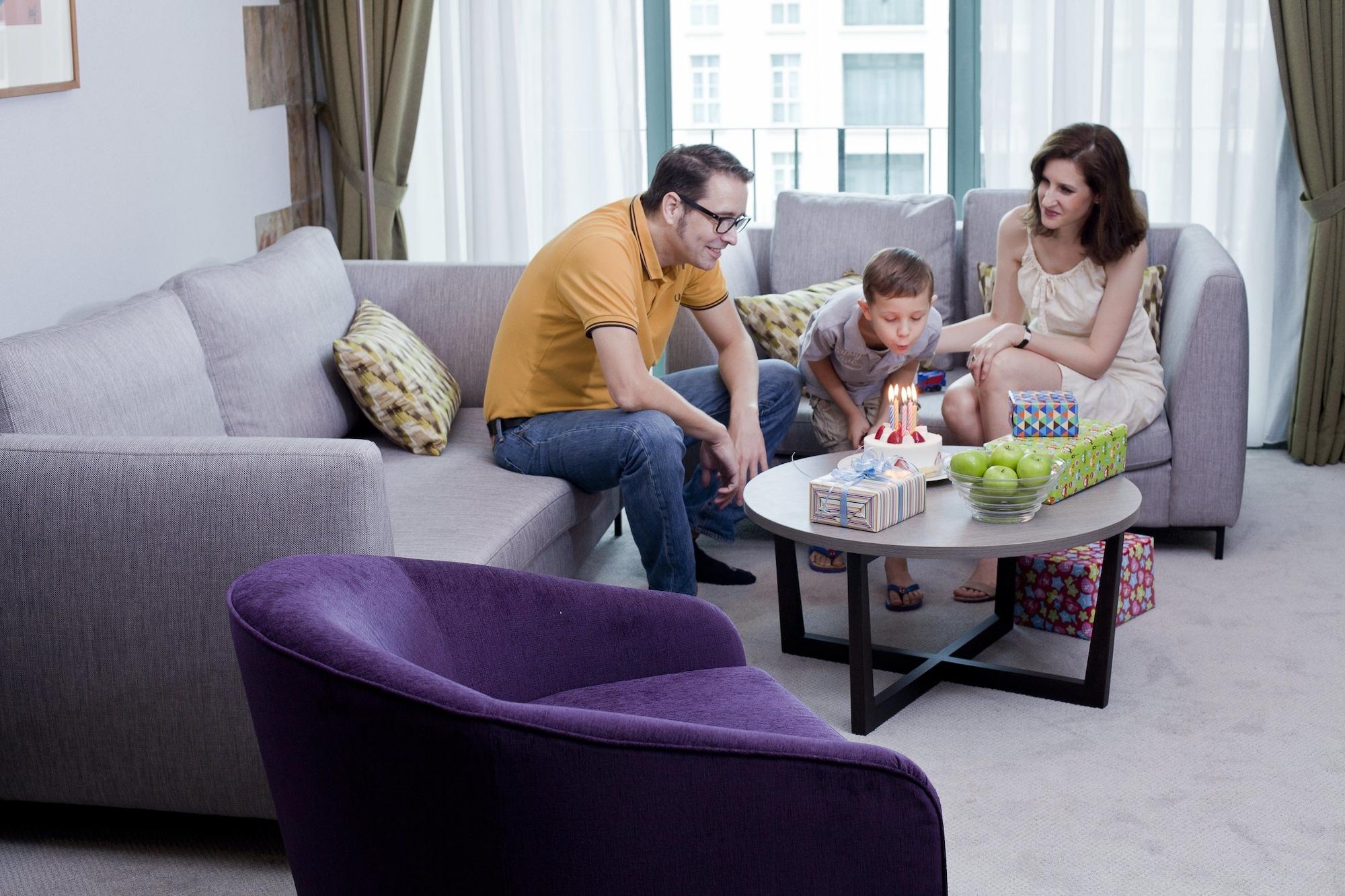 フレイザー プレイス ロバートソン ウォーク ホテル シンガポール エクステリア 写真 Family in a living room